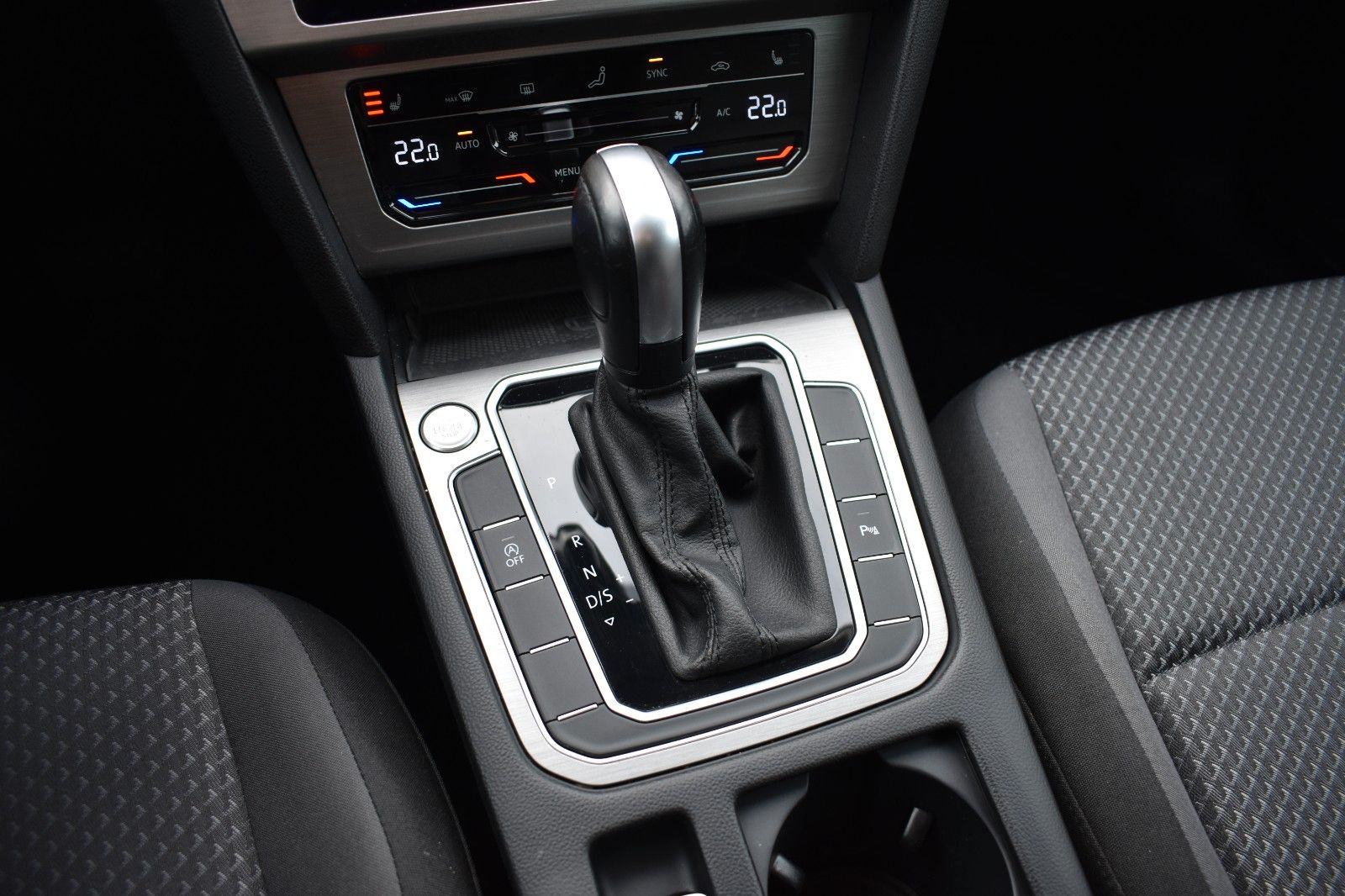 Fahrzeugabbildung Volkswagen Passat Variant Conceptline DSG AHK LED