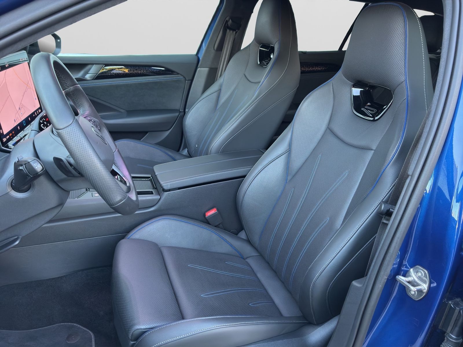 Passat 2.0 TDI R-LINE SIGNATURE *AHK*DCC*H&K*