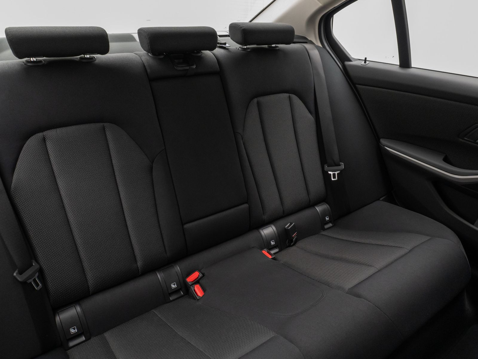 Fahrzeugabbildung BMW 330e CockPitPr Navi PDC Alarm Geschwindigkeitsre