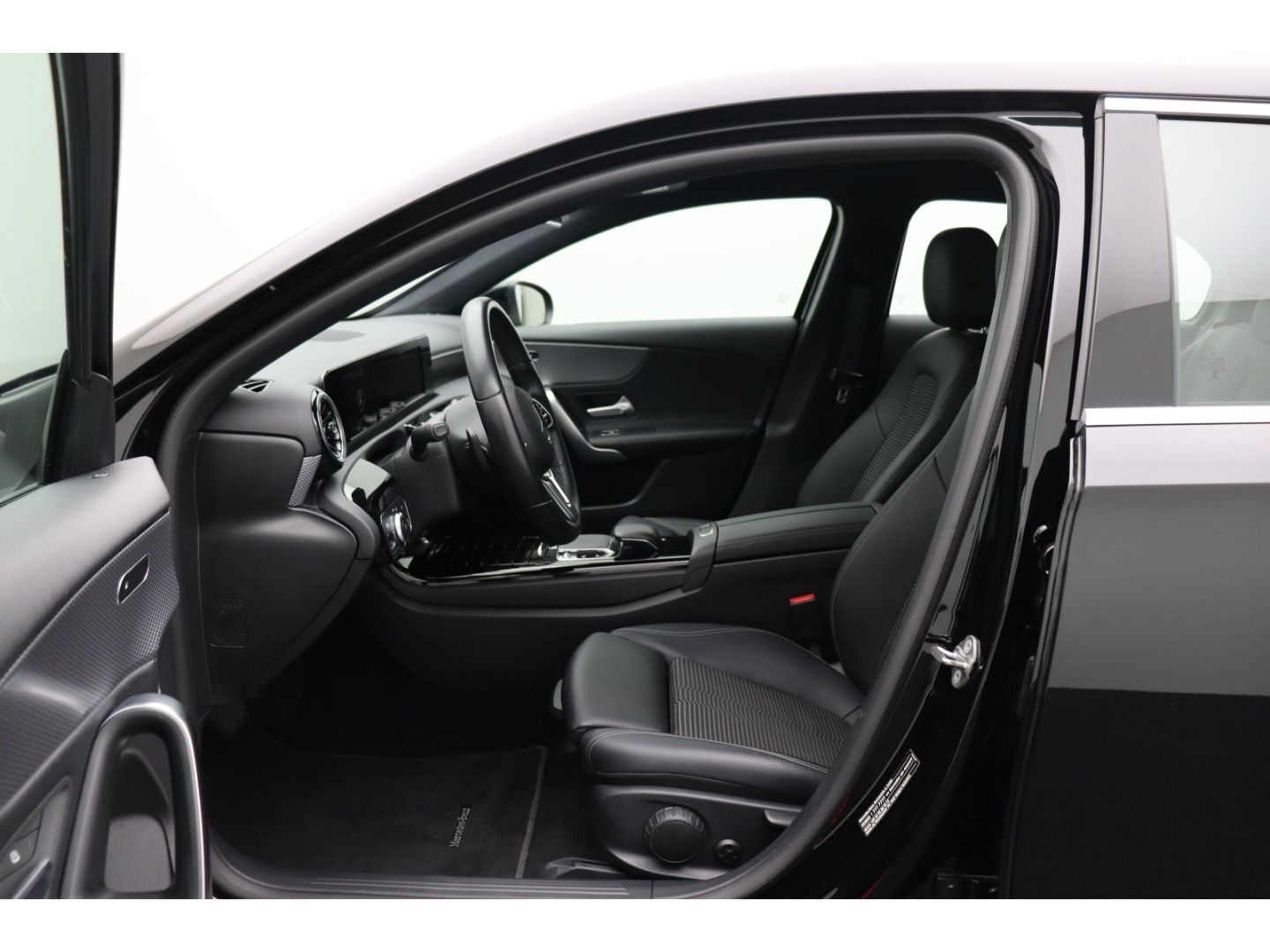 Fahrzeugabbildung Mercedes-Benz A 200 LED SHZ Kamera Navigation Digitales Cockpi