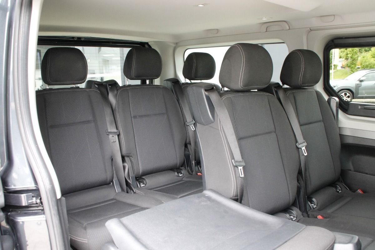 Fahrzeugabbildung Renault Trafic III Grand Spaceclass 9 Sitzer, Automatik