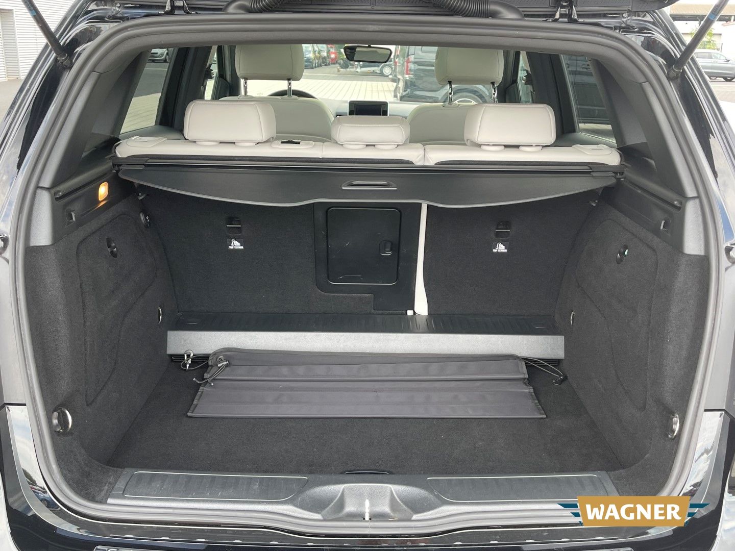 Fahrzeugabbildung Mercedes-Benz B 180 Pano Kamera Navi PDC SHZ Klimaautomatik