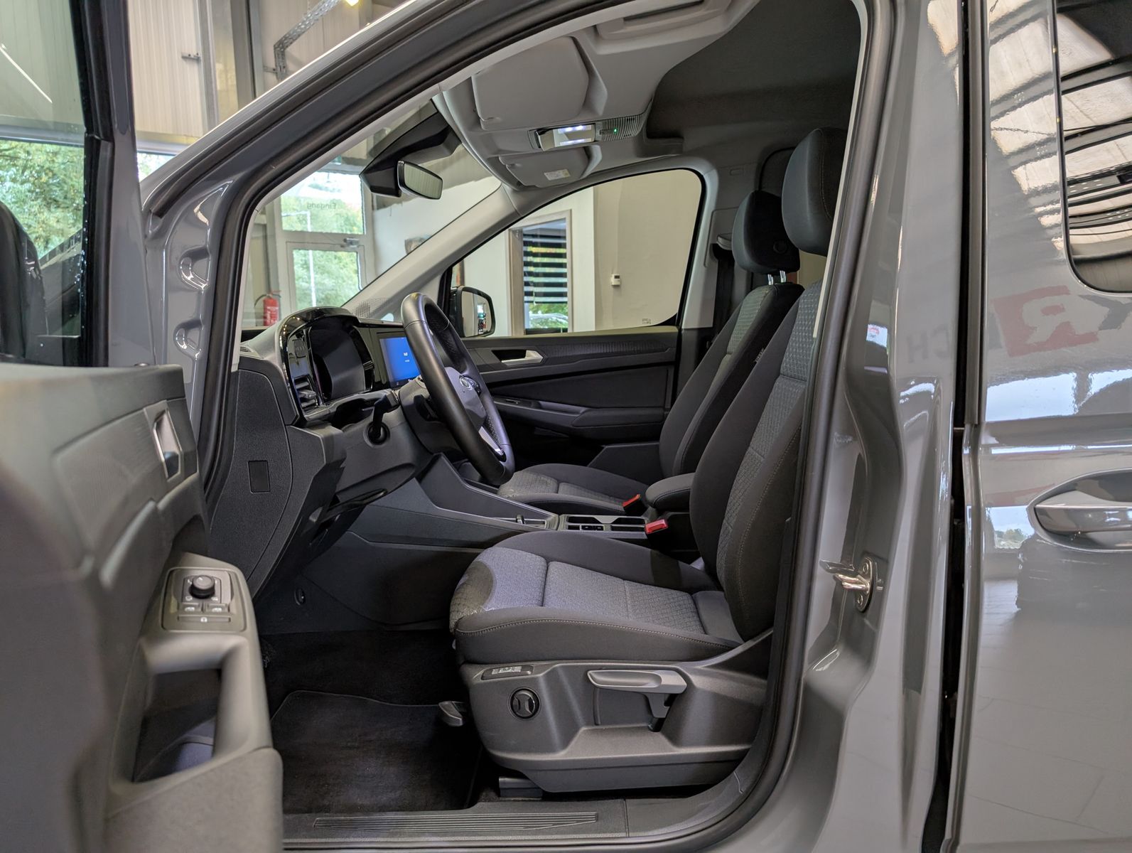 Fahrzeugabbildung Ford Tourneo Connect L2 Titanium 7-Sitze Bi-LED Cam A