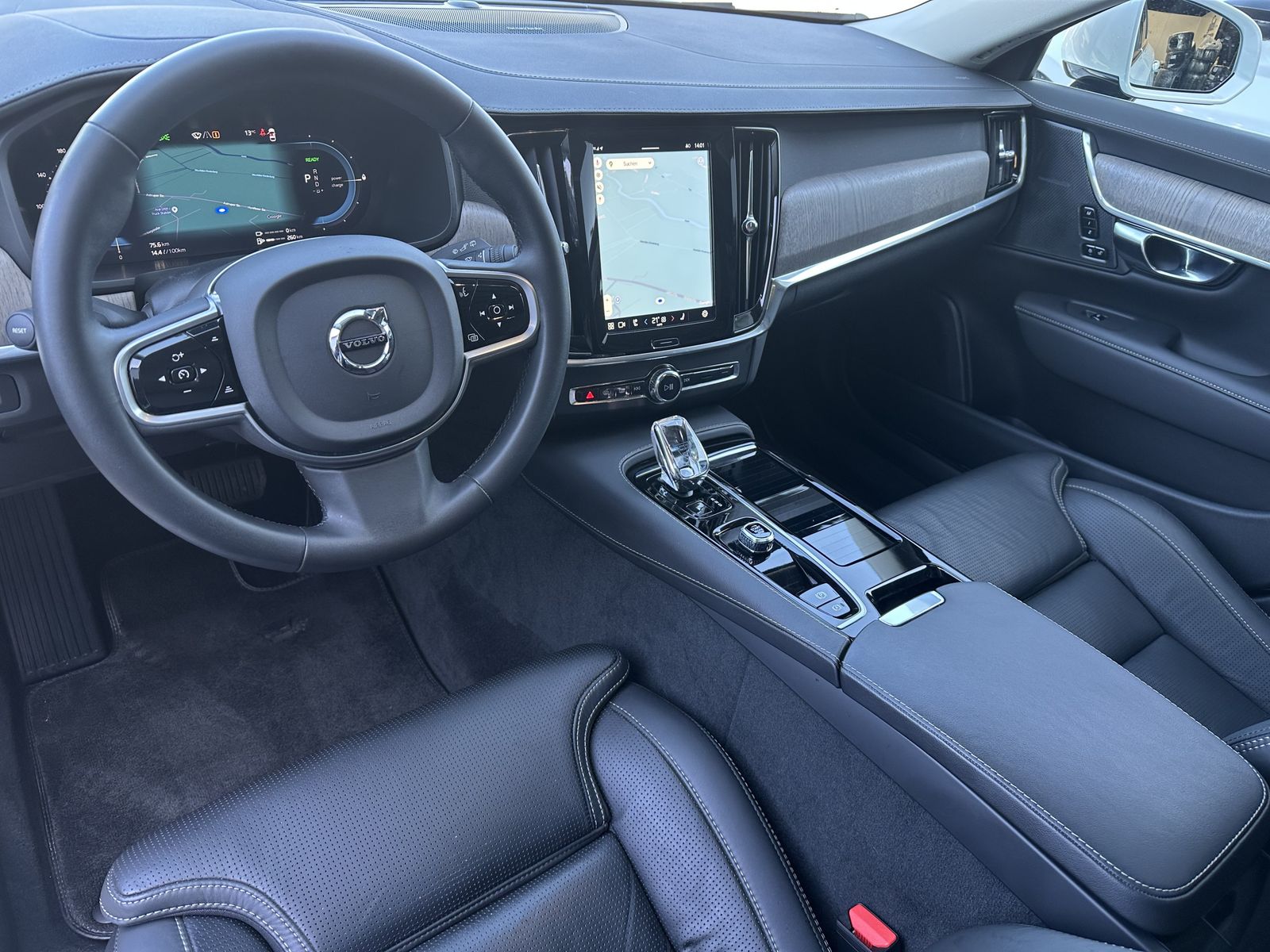 Fahrzeugabbildung Volvo V90 T6 Plus Bright Hybrid AWD NAV+LED+AHK+PANO