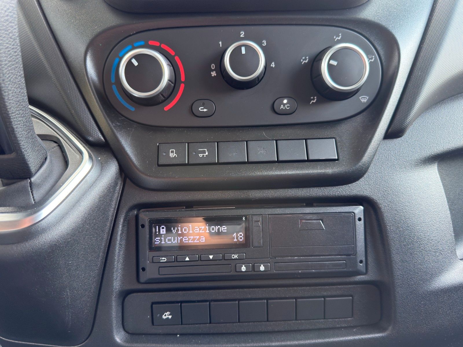 Fahrzeugabbildung Iveco Daily 70C18HA8/P Kühlkoffer