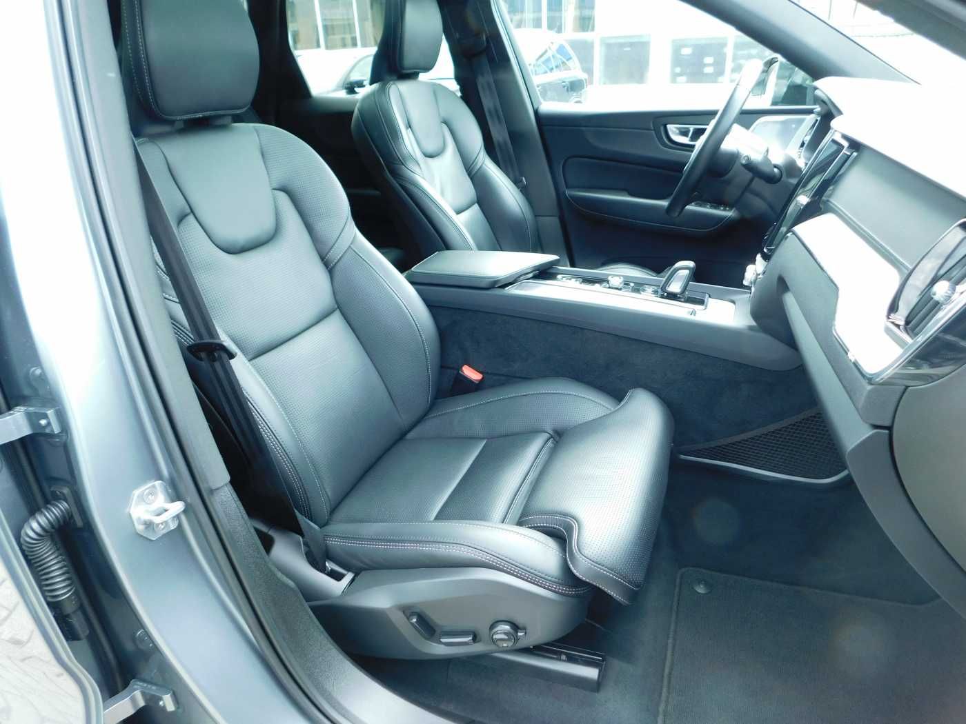 Fahrzeugabbildung Volvo XC60 T8 AWD R-Design 'AHK,22-Zoll