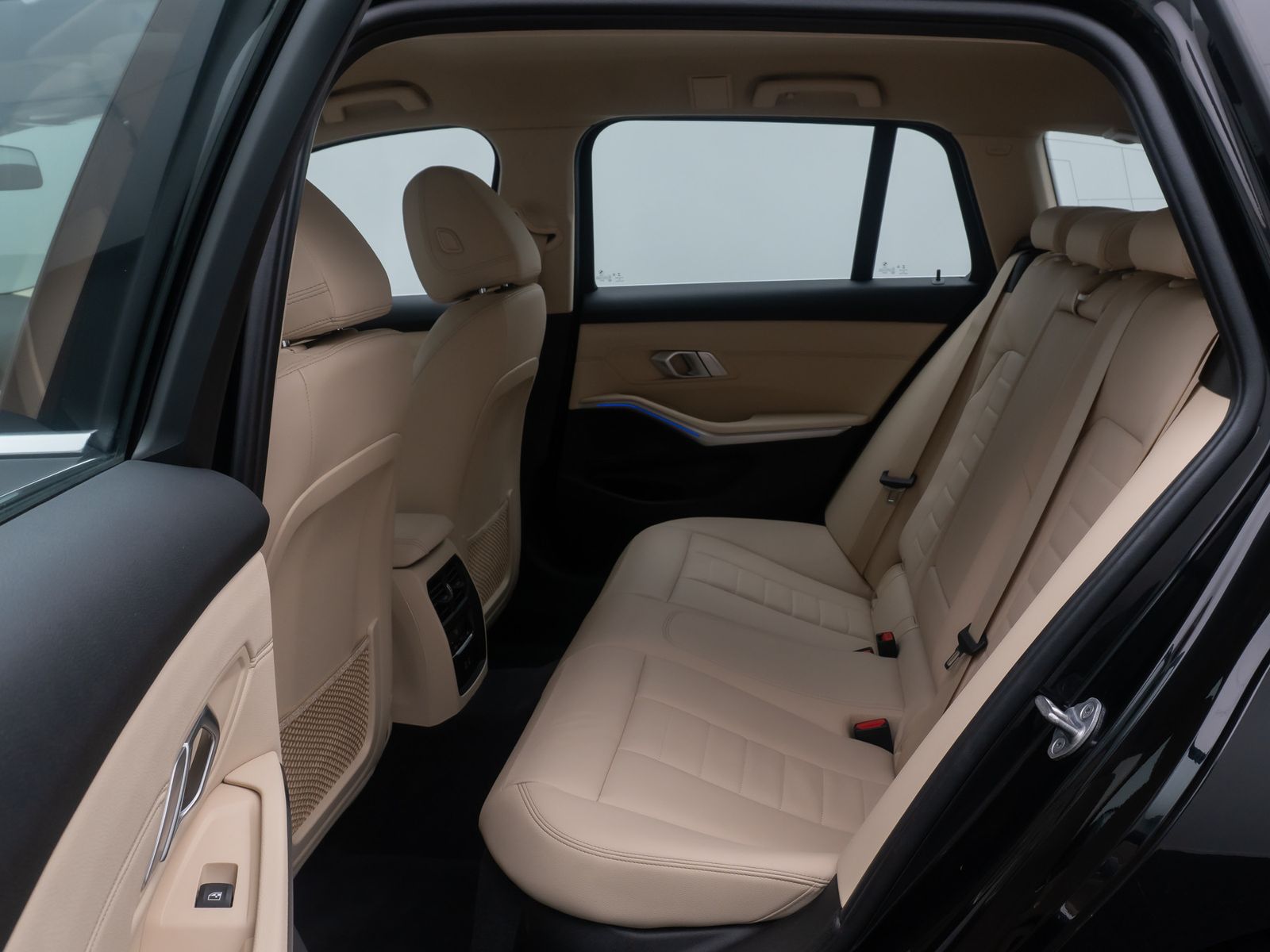 Fahrzeugabbildung BMW 320d Luxury Line 360&deg;Alarm ACC AHK HUD DAB Leder