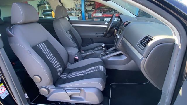 Fahrzeugabbildung Volkswagen Golf V Limousine 1.6 United aus 1. Hand !!