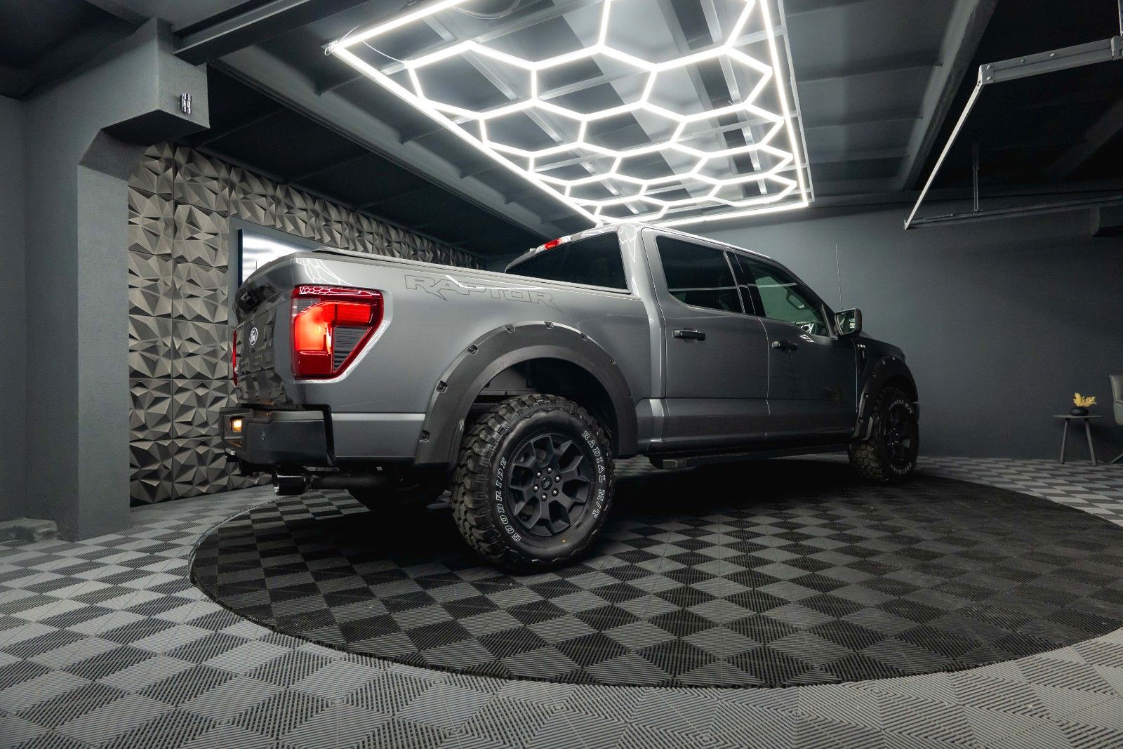 Fahrzeugabbildung Ford F150 5.0L V8 4x4 Offroad SuperCrew RAPTOR 19%
