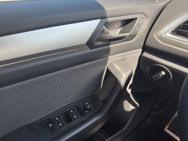 Fahrzeugabbildung Volkswagen T-Roc Life 1.5 TSI 110 kW *Navi*