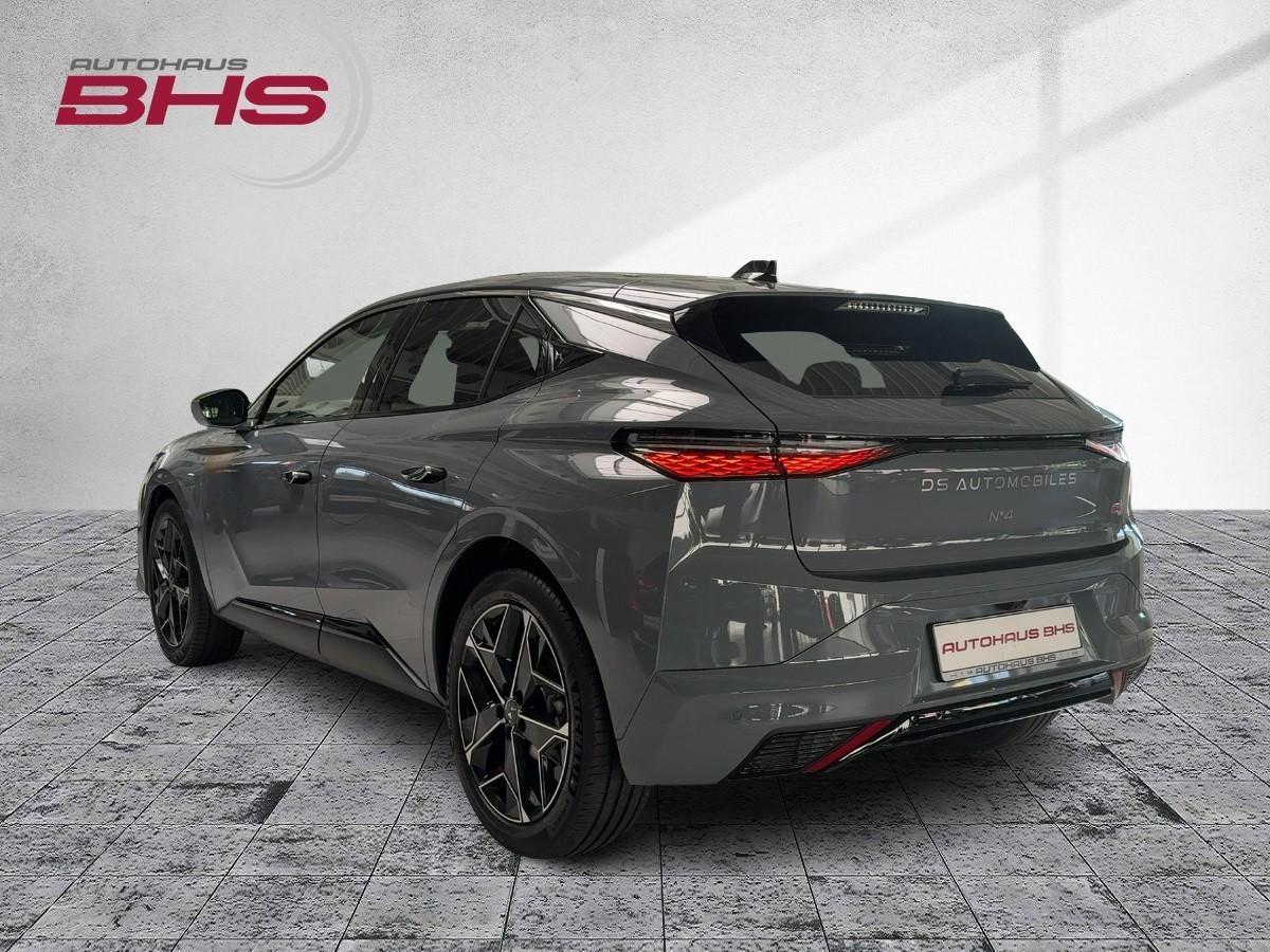 DS Automobiles Nº4 Étoile + Alcantara Hybrid 145