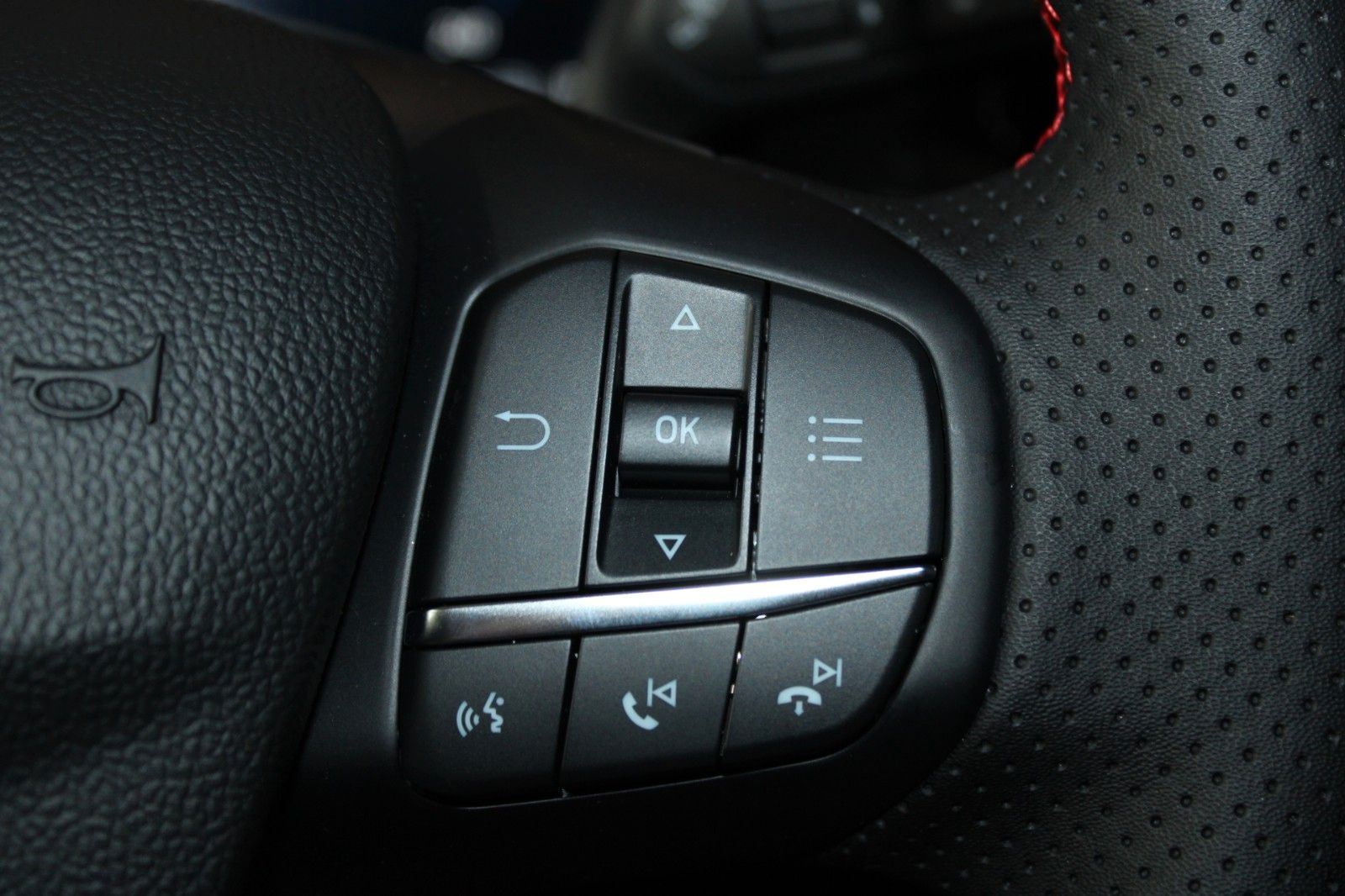 Fahrzeugabbildung Ford Focus Hybrid ST-Line X Automatik Top Ausstattung