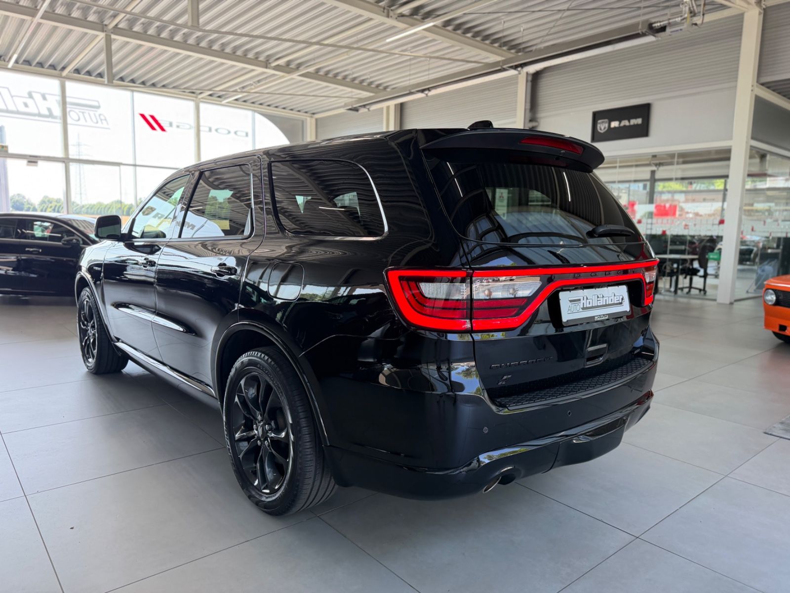 Fahrzeugabbildung Dodge Durango 5,7 HEMI R/T LPG Black-Top 7-Sitzer