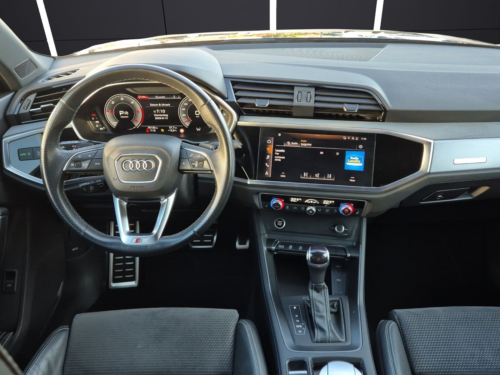 Fahrzeugabbildung Audi Q3 40 TDI quattro S-line S-tronic Matrix Navi AC