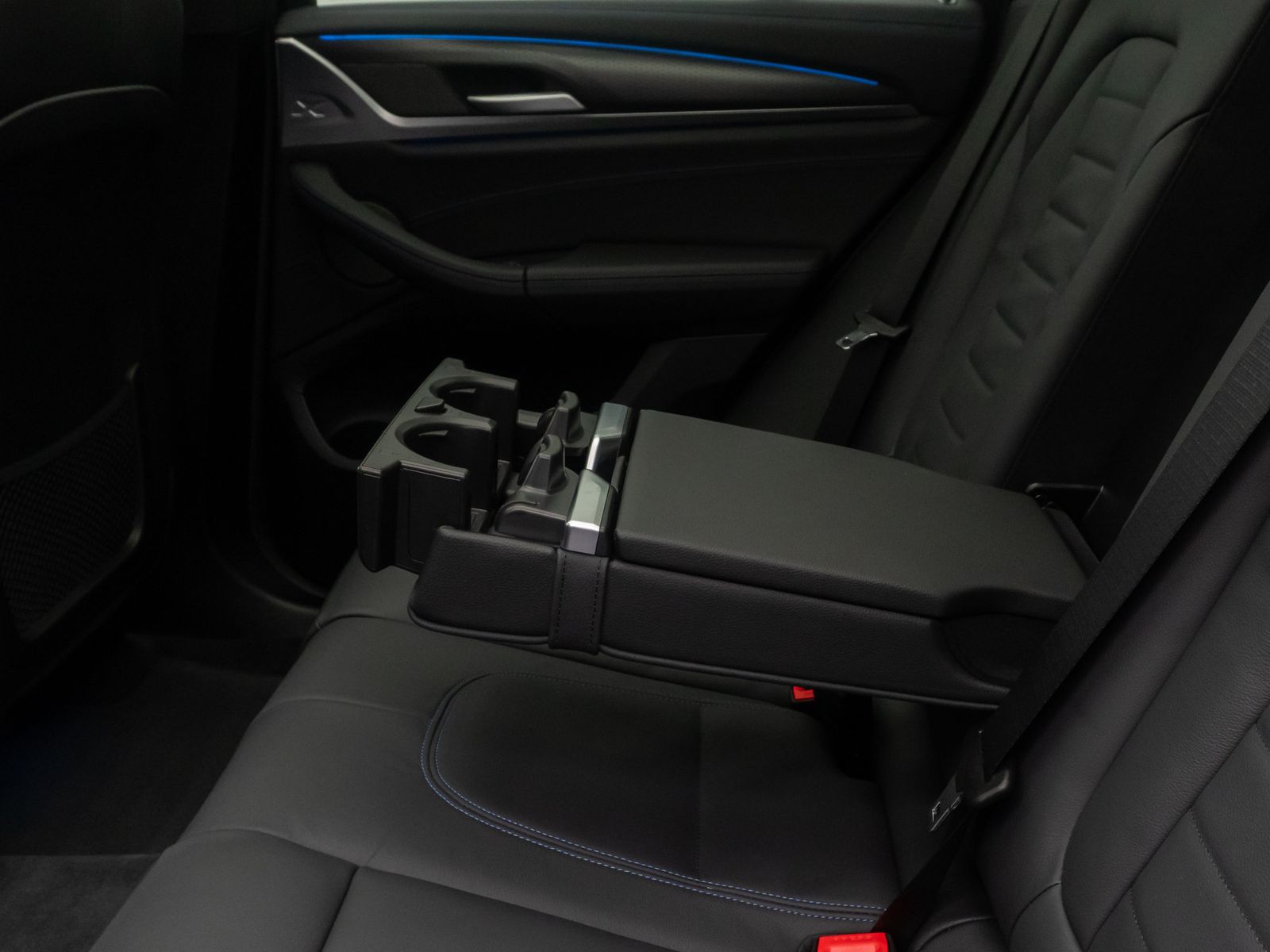 Fahrzeugabbildung BMW iX3 Impressive ACC 360°HUD AHK DAB Panorama H/K