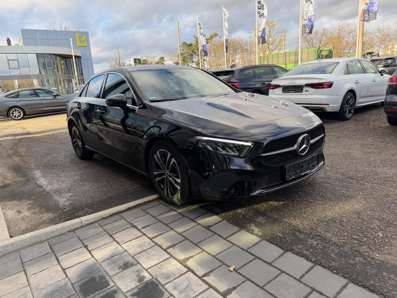 Mercedes-Benz A 180 Limousine Progressive*Widescreen*Navi*LED*