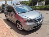 Honda Odyssey Touring  - Honda Odyssey mit Benzin-Antrieb
