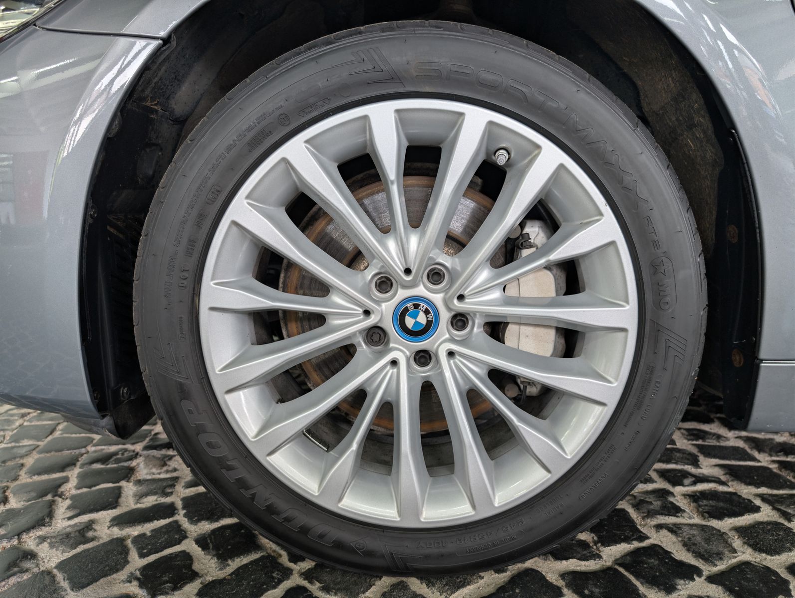 Fahrzeugabbildung BMW 530 e Luxury Line HEV AHK LED LEDER SHZ SoH 97%