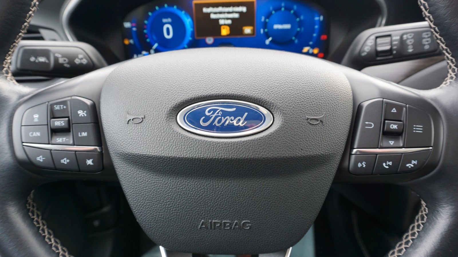 Fahrzeugabbildung Ford Focus Turnier Vignale, Kamera, Pano, Leder, LED