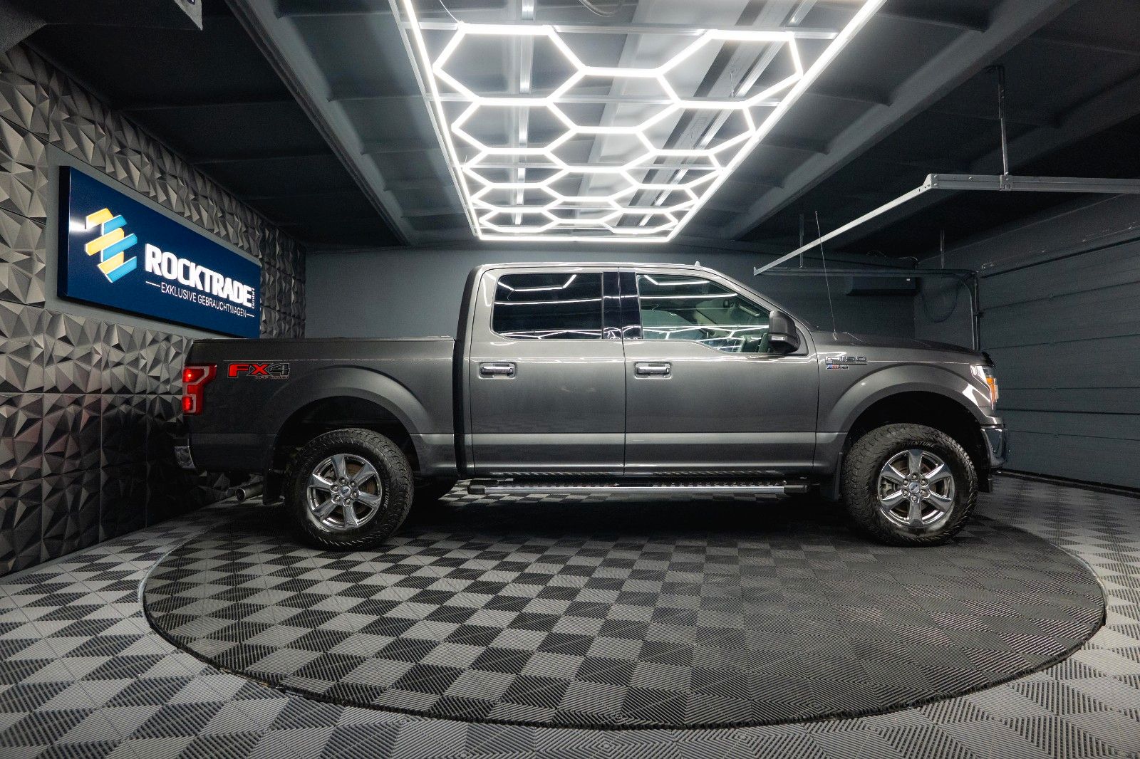 Fahrzeugabbildung Ford F150 5.0L V8 4x4 Offroad XLT SupCrew Unfallfrei