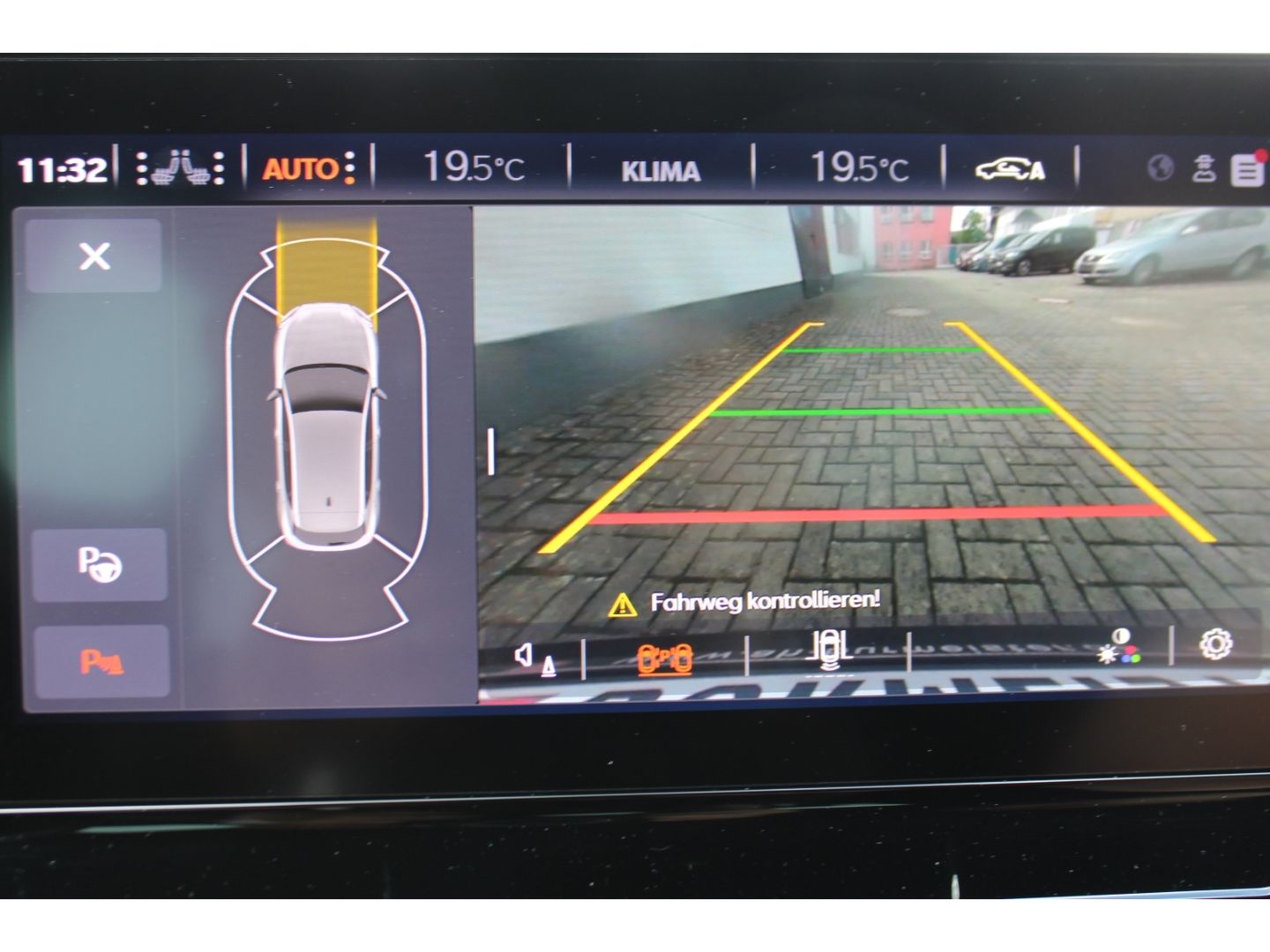 Fahrzeugabbildung CUPRA Leon 2.0 TSI VZ DSG ACC LED Navi PDC RFK SHZg DA