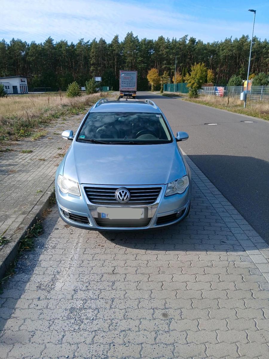 Volkswagen Passat 2006 — rear view