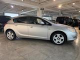 Opel Astra J Lim. 5-trg. Edition*Automatik*Fahrträger - Opel Astra Gebrauchtwagen in Duisburg