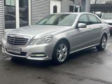 Mercedes-Benz E 200 Lim. AUTOMATIK+BI/XENON+EINPARKHILFE - Mercedes-Benz E 200 in Düsseldorf