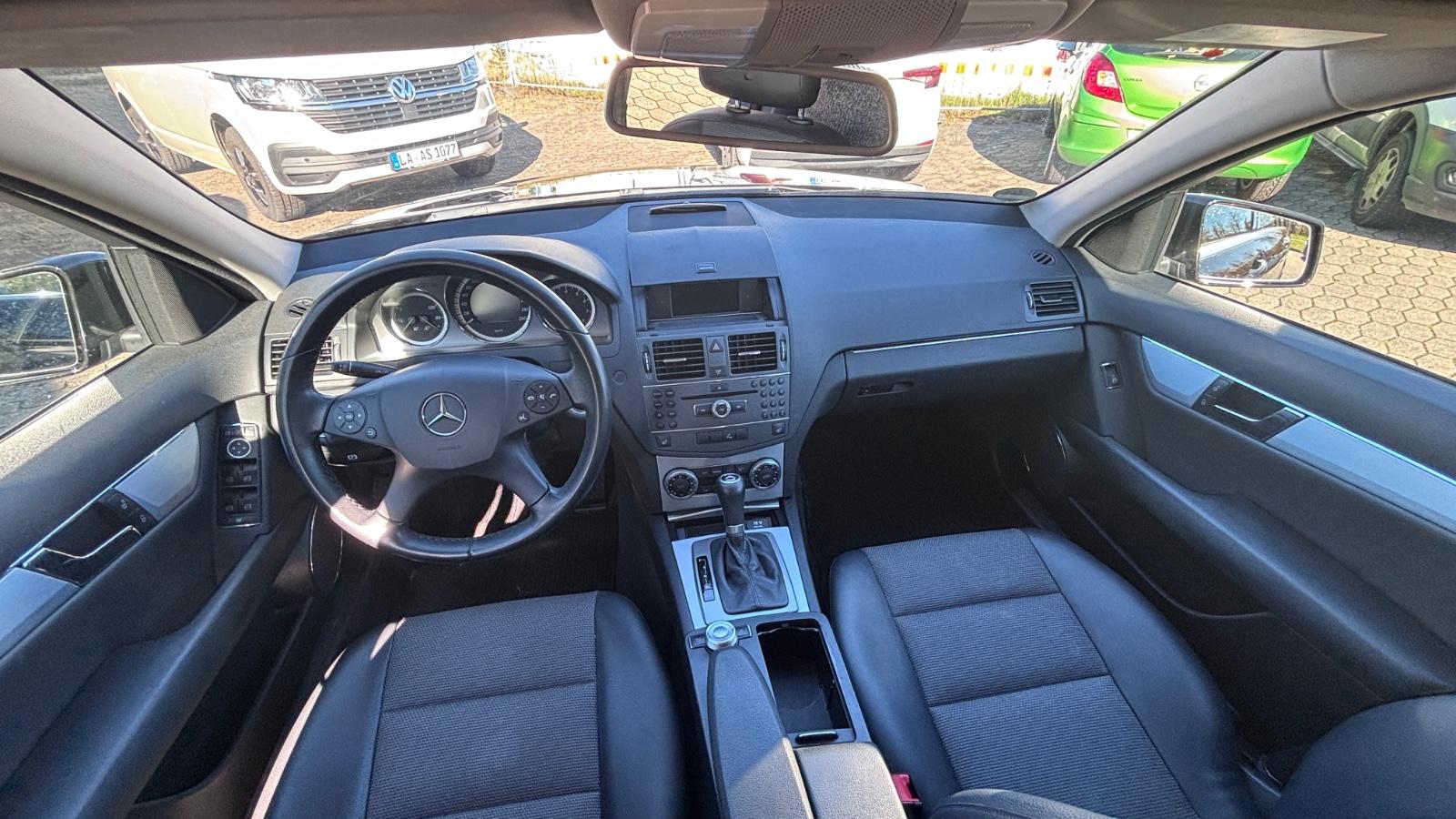 Mercedes-Benz C200 2009 — photo 14