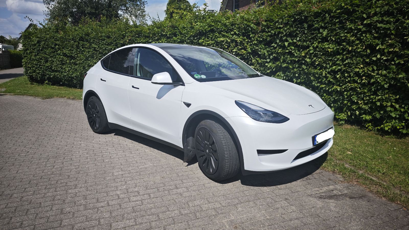 TESLA Model Y  Standard Range RWD -AHK-