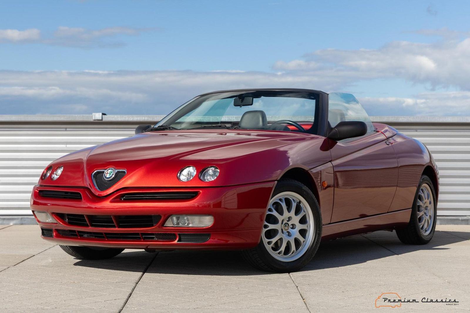 Alfa Romeo Spider 3.0-12V V6 L | 37.000KM | First Swiss Own