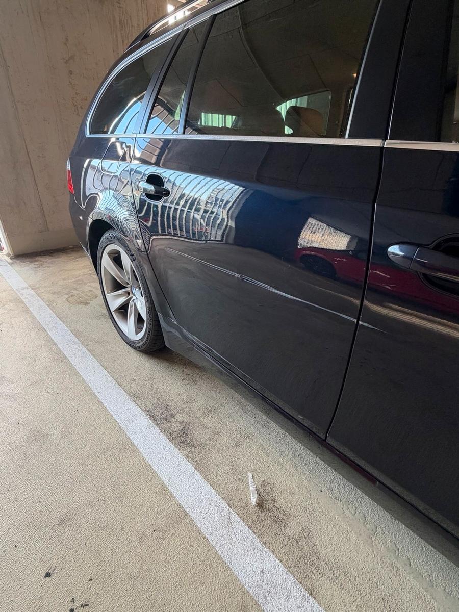 BMW 525 2007 — салон