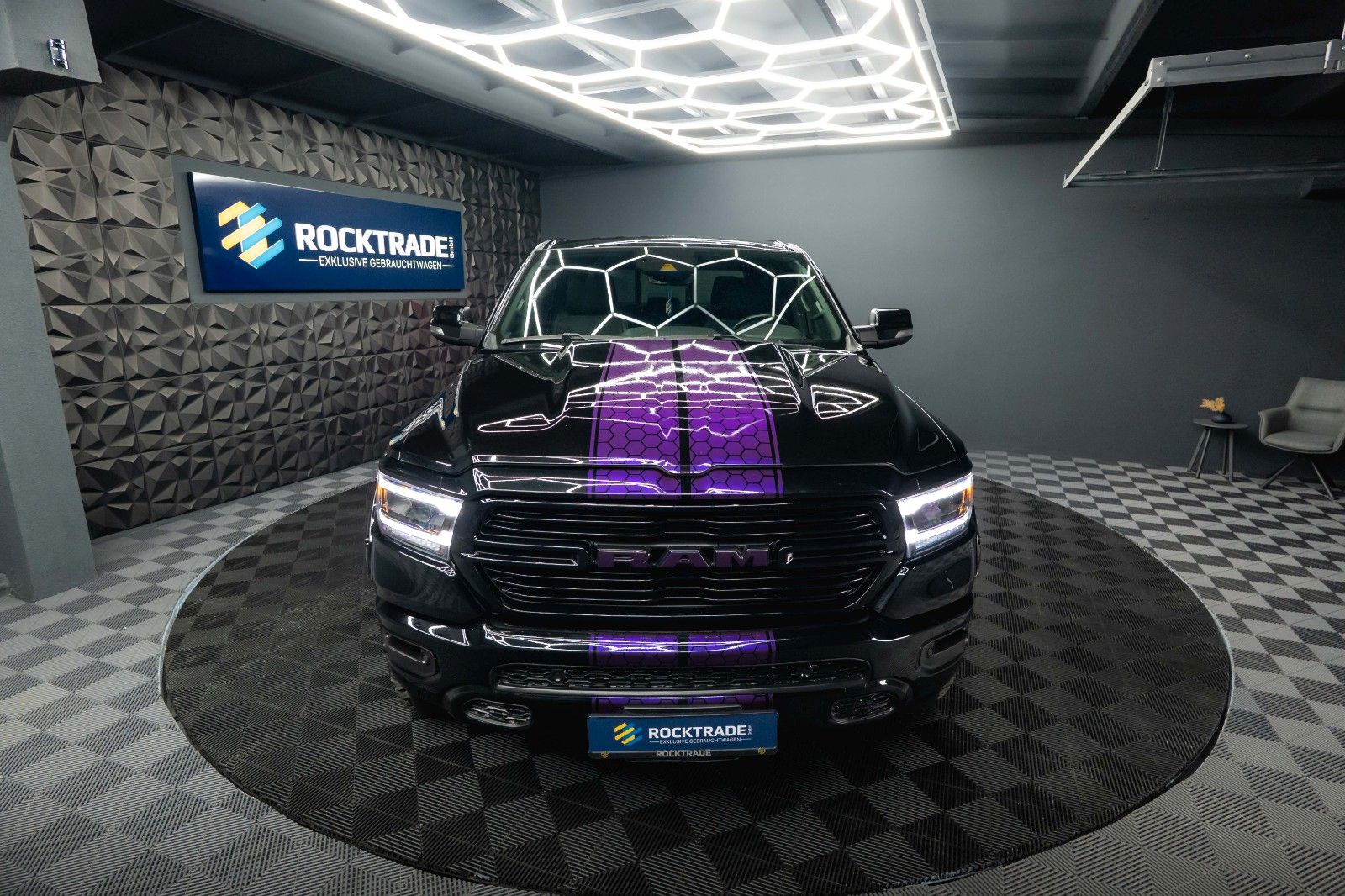 Fahrzeugabbildung Dodge RAM 5.7 V8 HEMI 4x4 OFFROAD Night-Paket *LED*19%