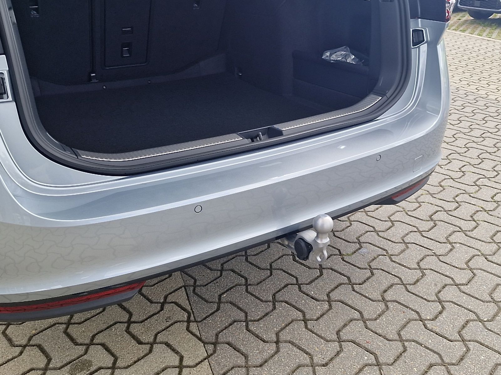 Fahrzeugabbildung SKODA Superb Combi 2.0 TSI  4x4 Sportline LED MATRIX A