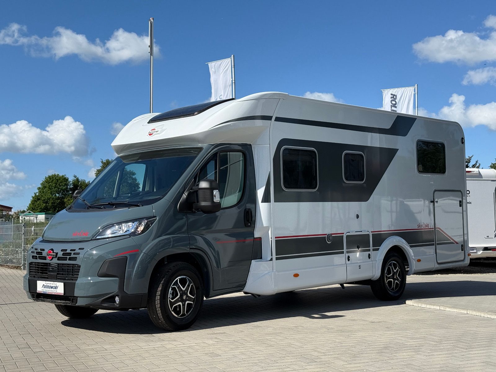 Fahrzeugabbildung Bürstner Lyseo Time Skyline 726G - Sie sparen 11.989€