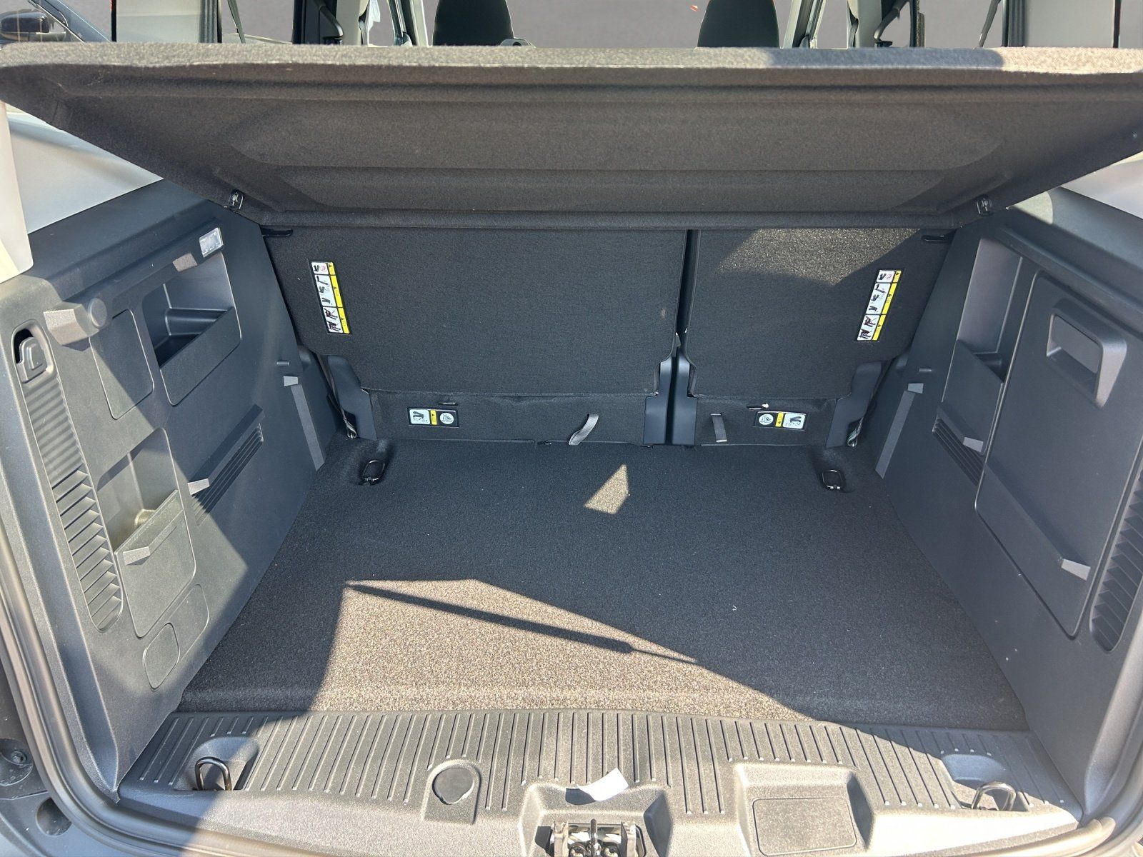 Fahrzeugabbildung Ford Tourneo Courier Titanium Automatik