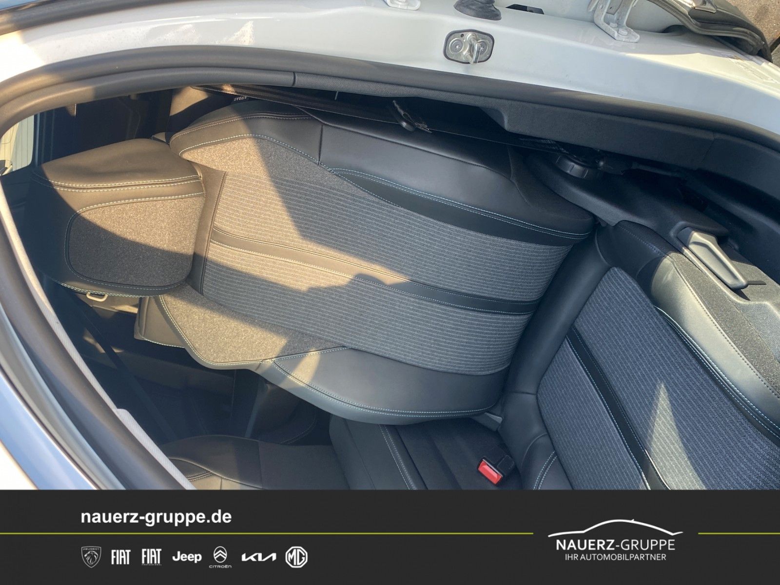 Fahrzeugabbildung Peugeot 3008 Hybrid 225 Allure