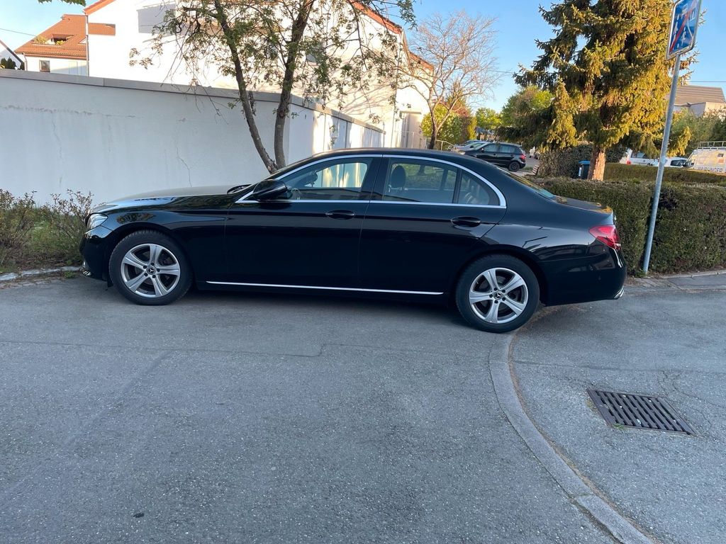 Image of Mercedes-Benz E 200