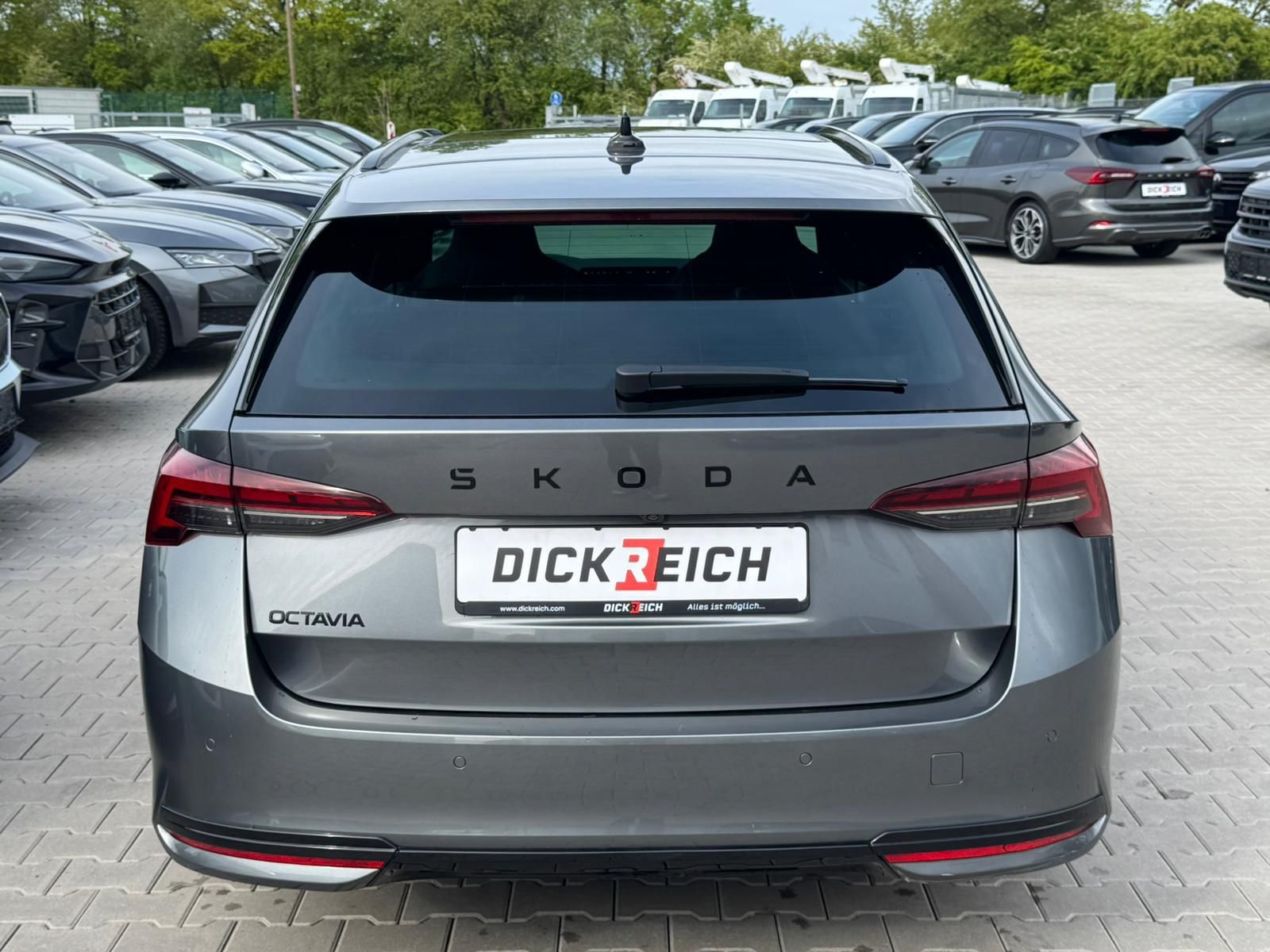 Fahrzeugabbildung SKODA Octavia 2.0 DSG Sportline MATRIX*PANO*CANT.*5J.G