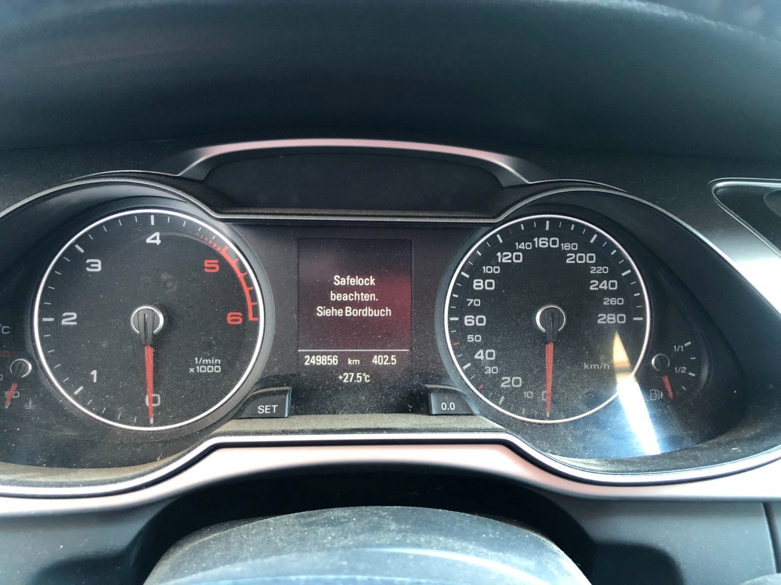Fahrzeugabbildung Audi A4 Avant Attraction Wildschaden