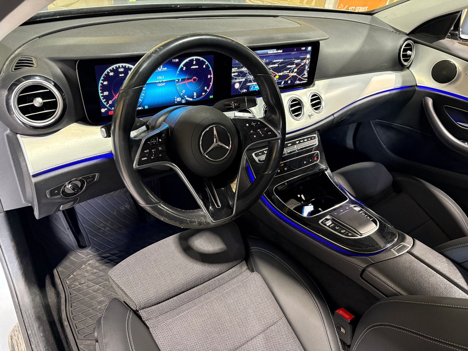Fahrzeugabbildung Mercedes-Benz E 220 T-Modell d/NAVI/KAMERA/APPLE/AMBIENTE/ACC