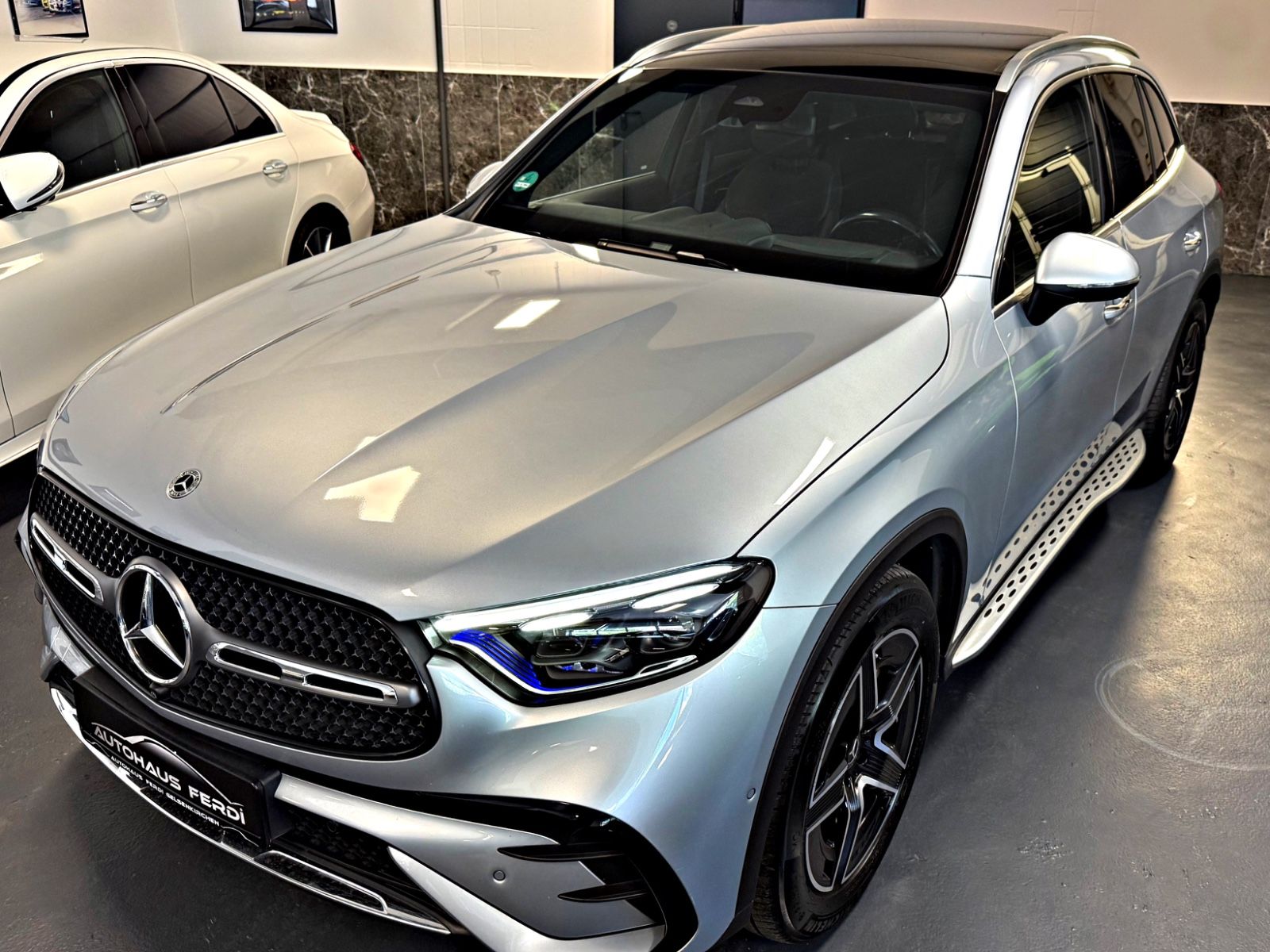 MERCEDES-BENZ GLC 200 4Matic AMG Pano Headup Memory Garantie