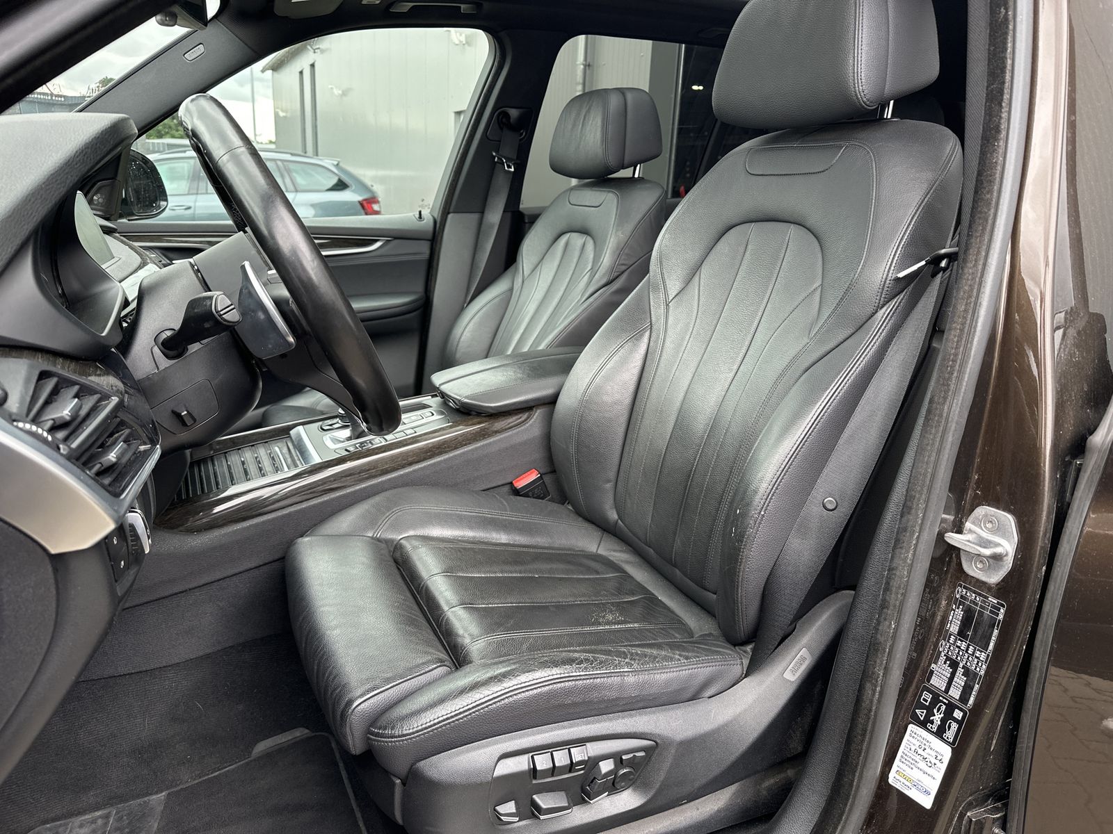 Fahrzeugabbildung BMW X5 xDrive30d M-Sport NAV+LED+PANO+KAM+HUD+H&K+PP