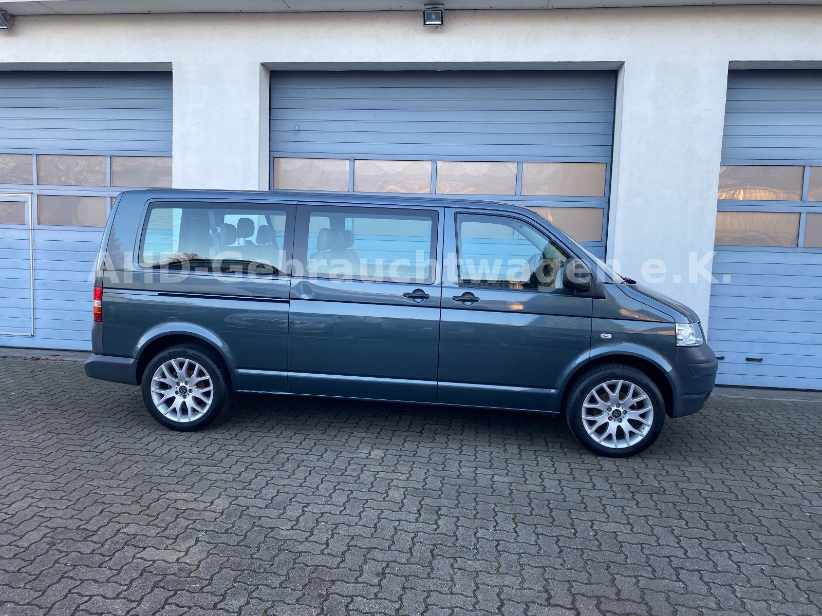 Fahrzeugabbildung Volkswagen T5 Langer Radstand 1.9 TDI 9-Sitzer Klima AHK