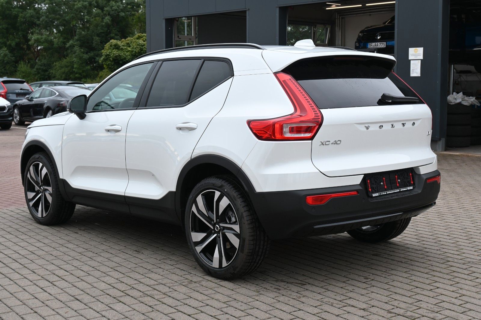 Fahrzeugabbildung Volvo XC40 B4 DKG Ultra Dark*FSHZG*PANO*360°*ACC