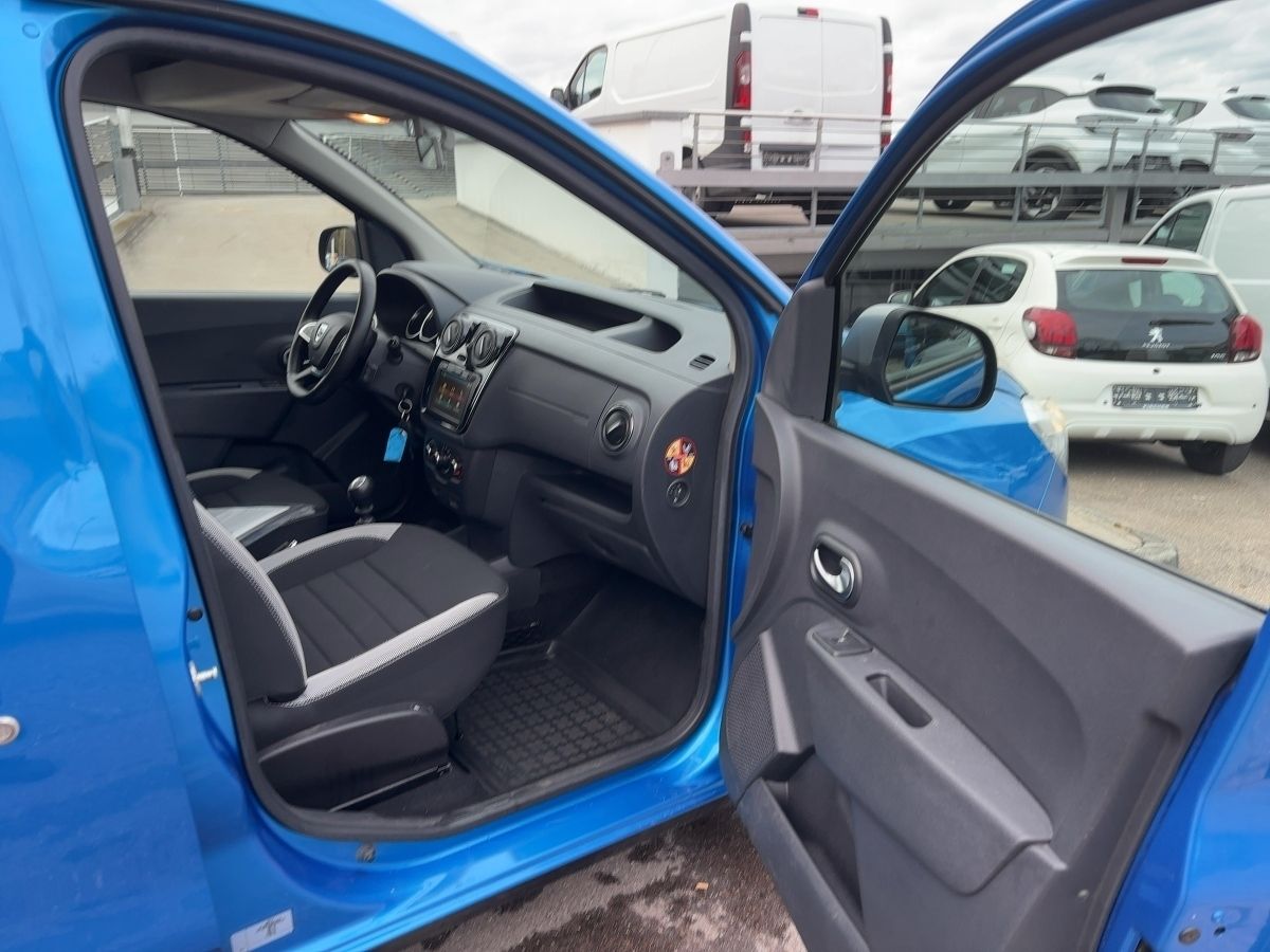 Fahrzeugabbildung Dacia Dokker Stepway TCe 130