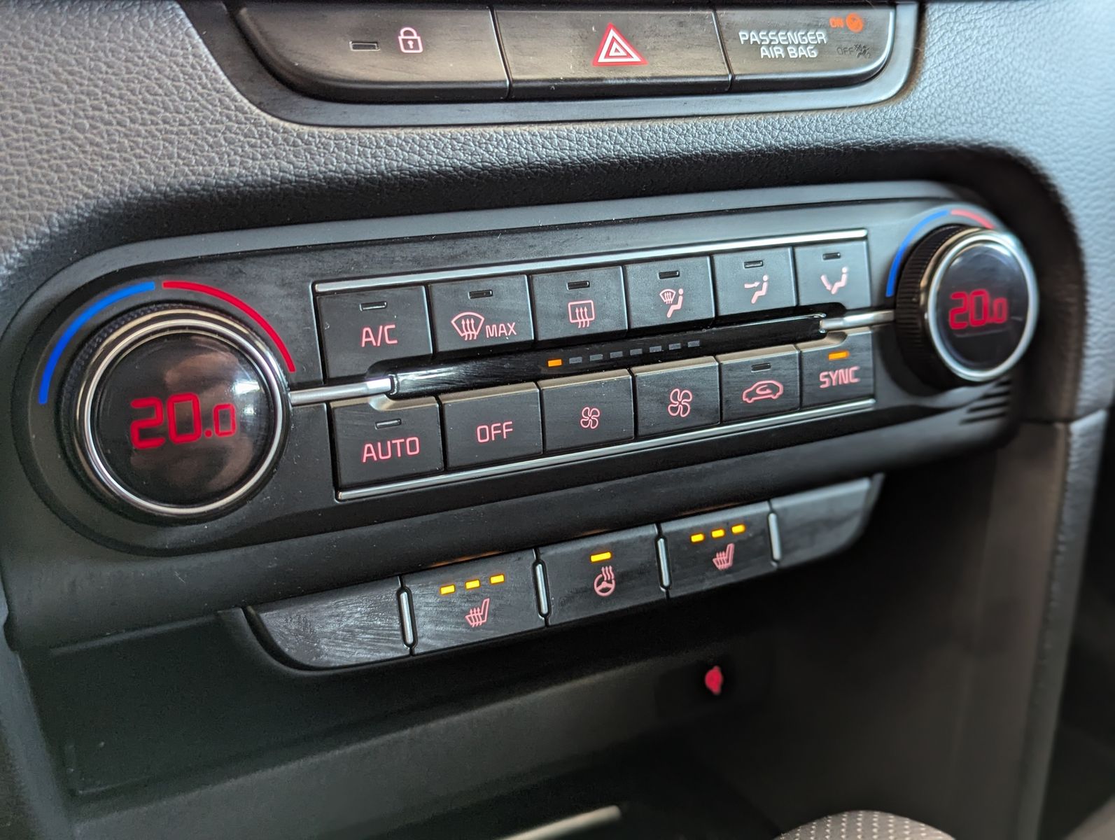 Fahrzeugabbildung Kia Ceed 1.5 GT-Line Limo Perfomance LED JBL Cam 7-J