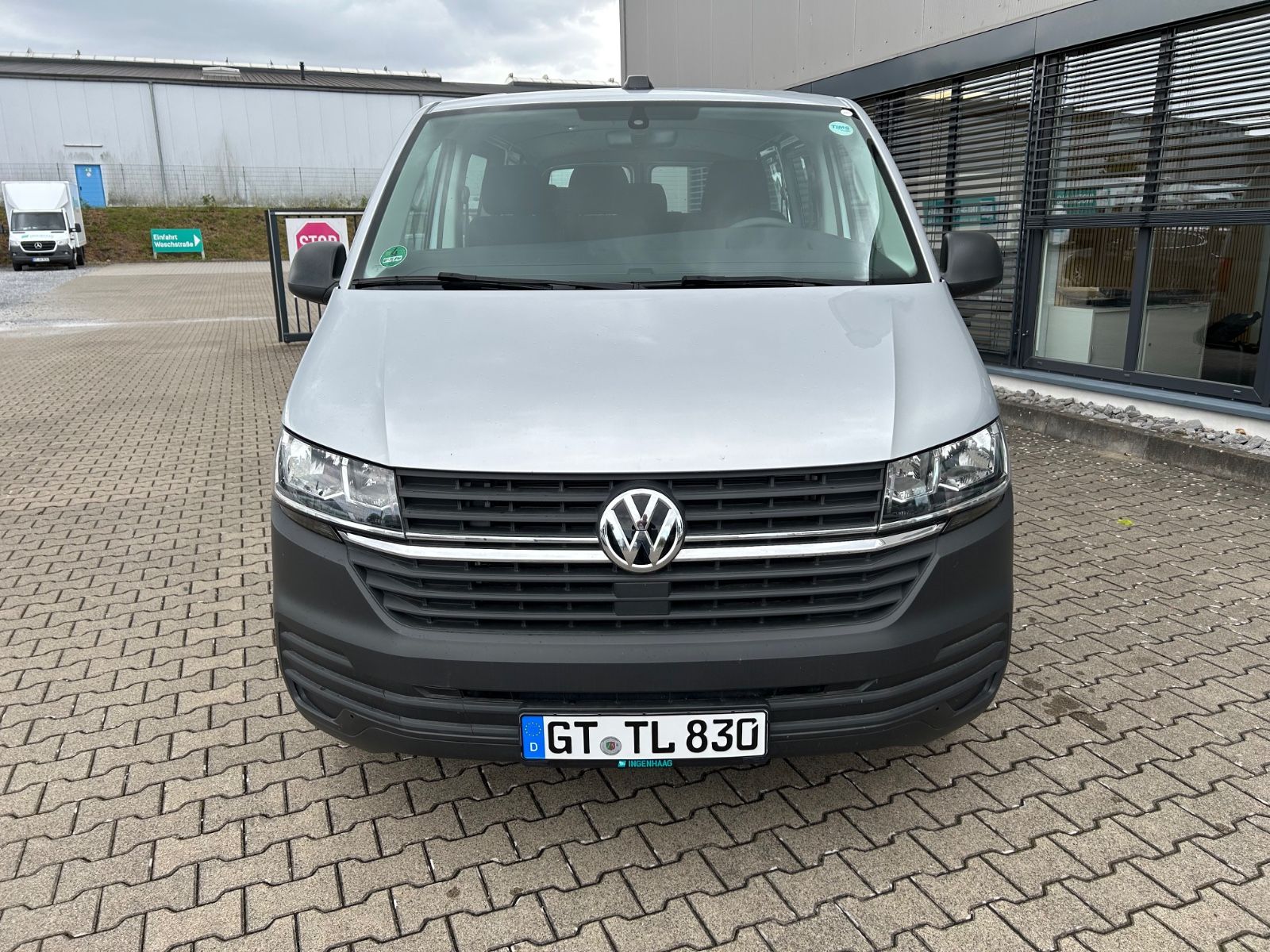 Fahrzeugabbildung Volkswagen T6.1 Kombi LR Klima Komfort Paket 9 Sitzer