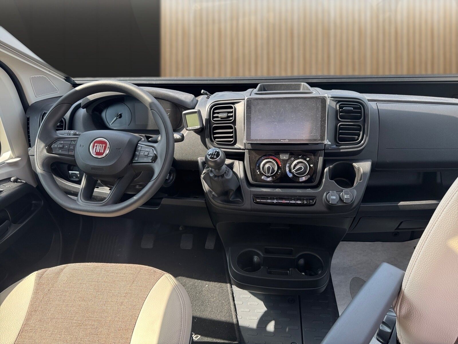 Fahrzeugabbildung Eura Mobil Van V 635 EB Klimaauto., Solar, Fahrassistenzpak