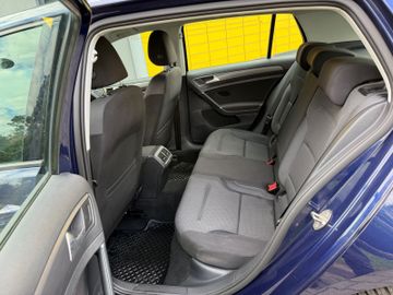 Volkswagen Golf - 10